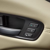 2013-rdx-interior-with-parchment-interior-drivers-door-handle