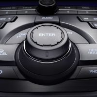 2013-rdx-interior-with-technology-package-nav-controls